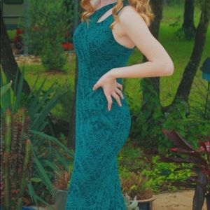 NWOT BEAUTIFUL EMERALD GREEN PROM/ FORMAL DRESS